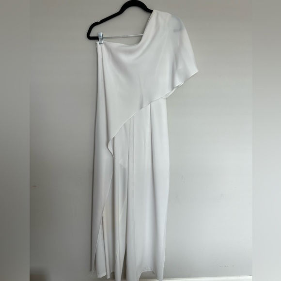 💕 Gracia Off the shoulder white jumpsuit Size S - Picture 1 of 8